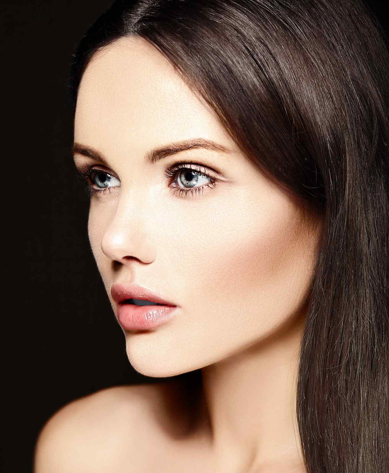 profhilo under eyes in young woman